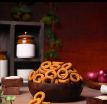 Load image into Gallery viewer, SKC Onion Kodubale (Ring Murukku) - 180g